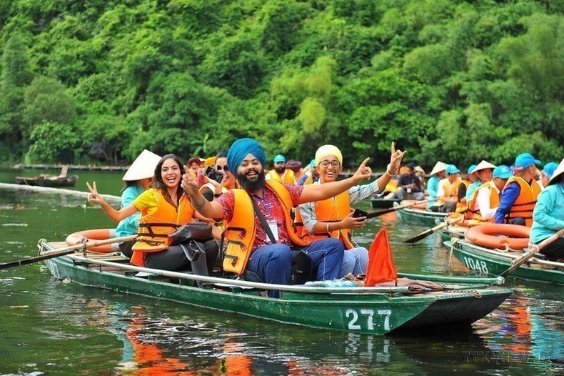 La delegación india participante en el X Festival de la Amistad entre Vietnam e India visitó el complejo turístico de Trang An, en la provincia de Ninh Binh, el 13 de agosto de 2019.