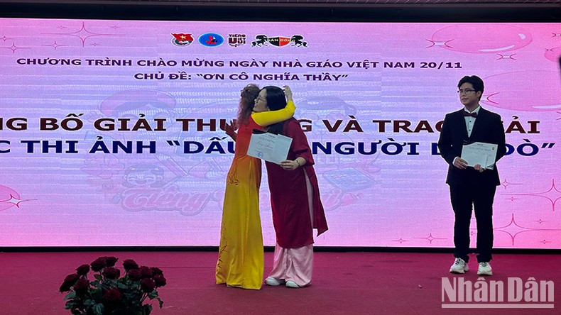 La ceremonia de premiación para estudiantes que participan en el aprendizaje del idioma vietnamita. (Foto: THUY VAN) La ceremonia de premiación para estudiantes que participan en el aprendizaje del idioma vietnamita. (Foto: THUY VAN)