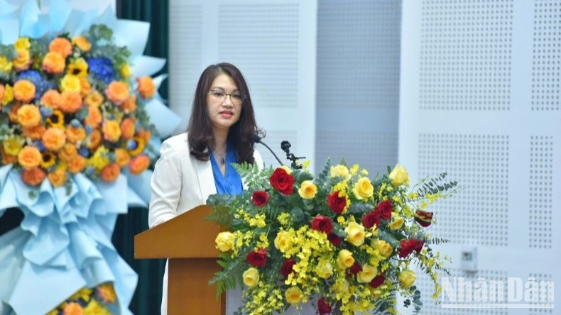 Nguyen Thanh Huong, directora nacional de la IATA en Vietnam, habla en la cita. Nguyen Thanh Huong, directora nacional de la IATA en Vietnam, habla en la cita.