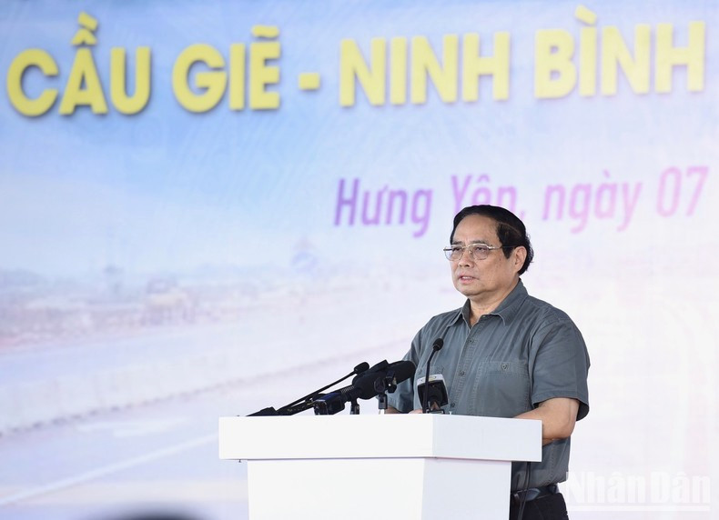 El jefe de Gobierno vietnamita habla en la inauguración. El jefe de Gobierno vietnamita habla en la inauguración.