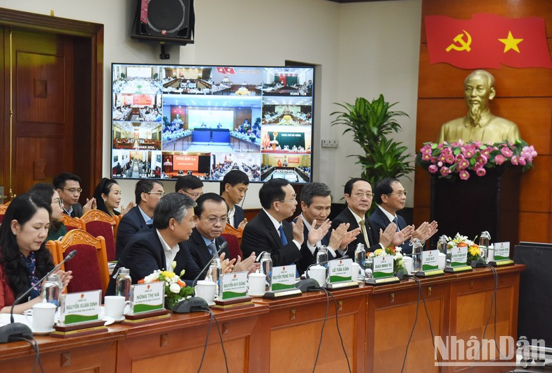 Los representantes de los ministerios y sectores. Los representantes de los ministerios y sectores.