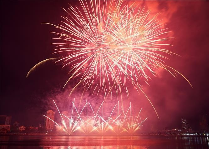 Una actuación en el Festival Internacional de Fuegos Artificiales de Da Nang - DIFF 2024 el 15 de junio de 2024. (Foto: VNA) Una actuación en el Festival Internacional de Fuegos Artificiales de Da Nang - DIFF 2024 el 15 de junio de 2024. (Foto: VNA)