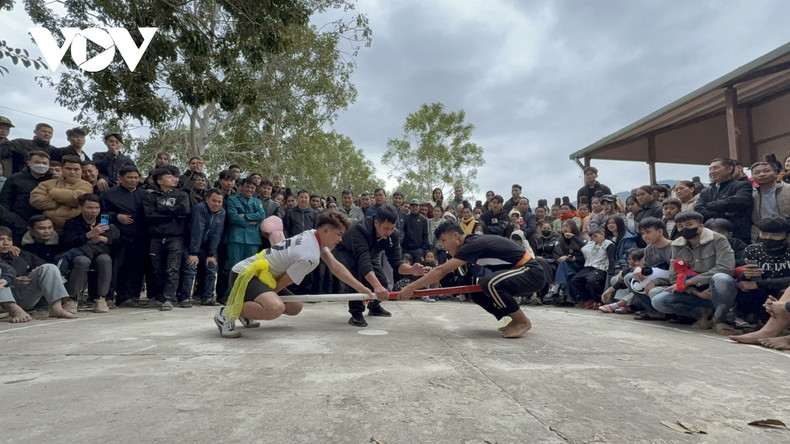 Juegos folclóricos en el festival. Juegos folclóricos en el festival.