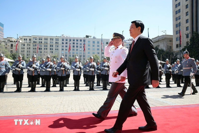 El presidente vietnamita, Luong Cuong, pasa revista a la guardia de honor. El presidente vietnamita, Luong Cuong, pasa revista a la guardia de honor.