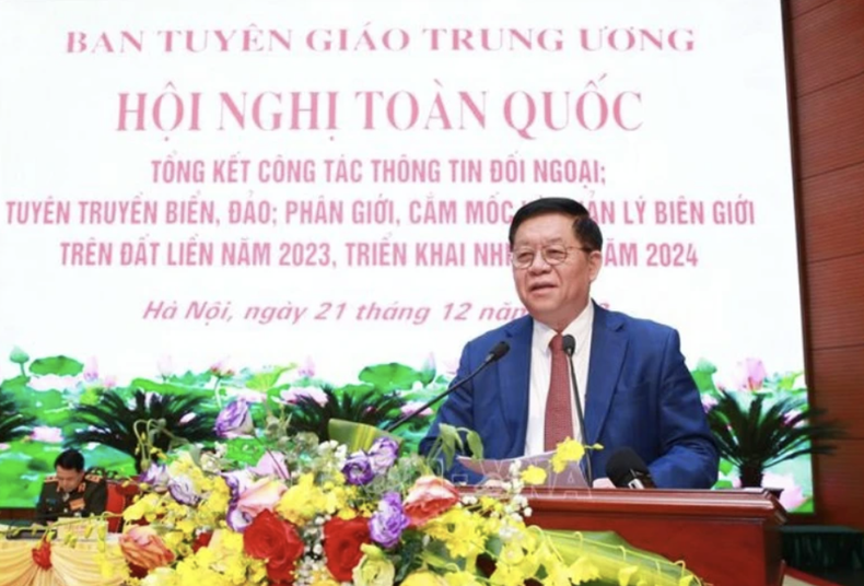 Nguyen Trong Nghia, jefe de la Comisión de Comunicación y Educación del Comité Central del PCV, habla en la cita Nguyen Trong Nghia, jefe de la Comisión de Comunicación y Educación del Comité Central del PCV, habla en la cita