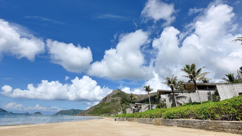Las villas con vistas al mar tienen un estilo cercano a la naturaleza en el resort de lujo Six Senses Con Dao.