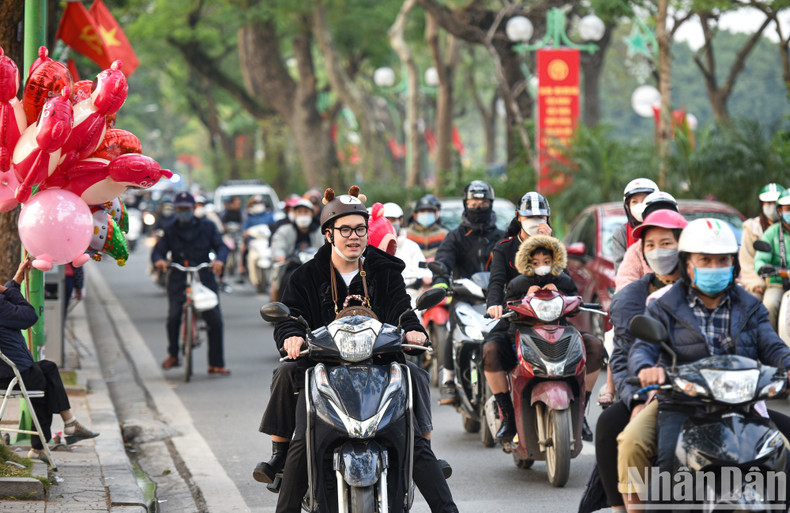 El lago Oeste en una tarde soleada.