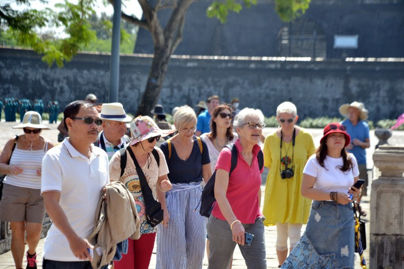 Un gran número de turistas extranjeros visitó la antigua capital de Hue. (Foto: Cong Hau) Un gran número de turistas extranjeros visitó la antigua capital de Hue. (Foto: Cong Hau)