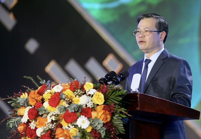 Presidente del Comité Popular de Tuyen Quang, Nguyen Van Son, habla en la cita