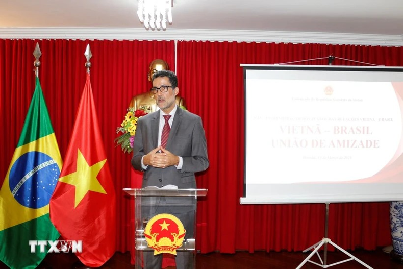 El viceministro de Relaciones Exteriores de Brasil, Eduardo Paes Saboia, en el encuentro amistoso de Vietnam y Brasil (Foto: Embajada de Vietnam en Brasil) El viceministro de Relaciones Exteriores de Brasil, Eduardo Paes Saboia, en el encuentro amistoso de Vietnam y Brasil (Foto: Embajada de Vietnam en Brasil)