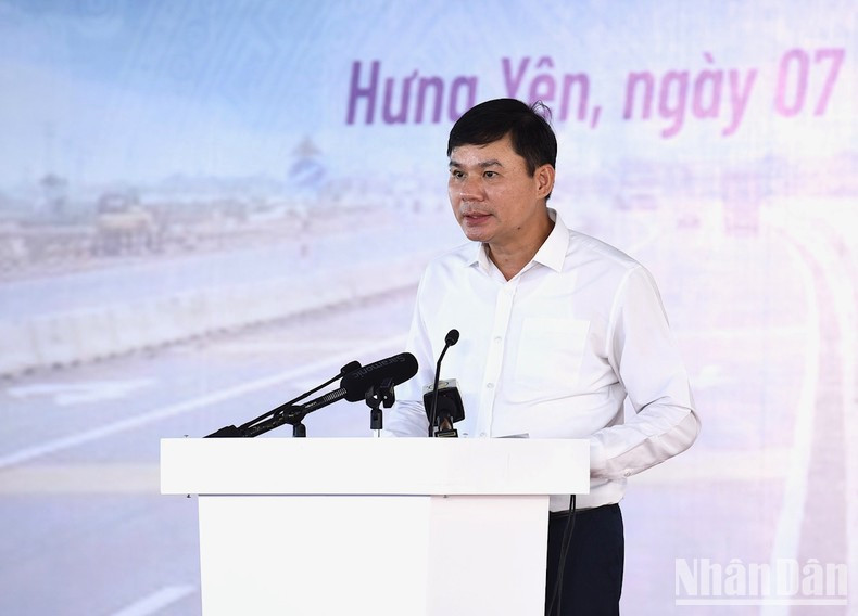 Nguyen Le Huy, vicepresidente del Comité Popular de la provincia de Hung Yen, habla en el acto. Nguyen Le Huy, vicepresidente del Comité Popular de la provincia de Hung Yen, habla en el acto.