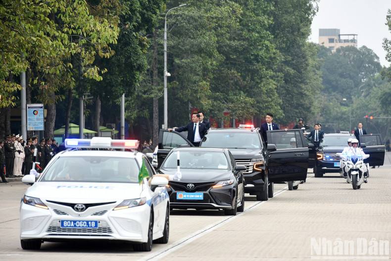 Desfile de la flota de vehículos especializados del Alto Mando de Guardia. Desfile de la flota de vehículos especializados del Alto Mando de Guardia.