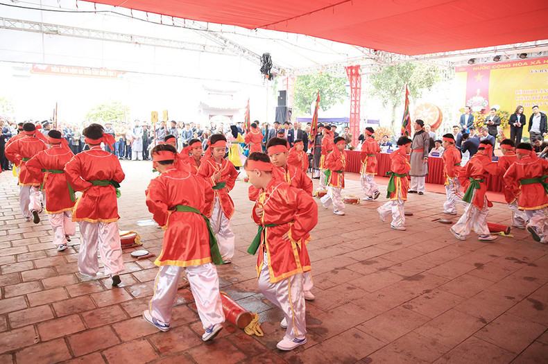 Los pasos de los adolescentes en la actuación.