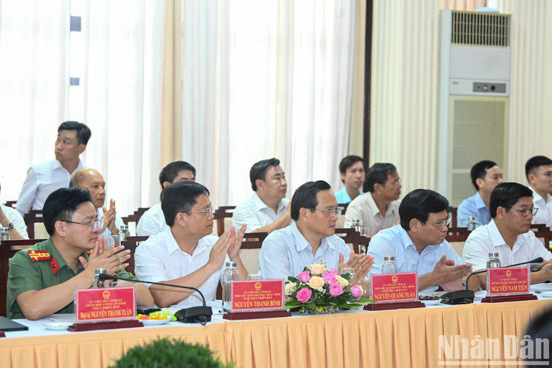 Los asistentes a la reunión. Los asistentes a la reunión.