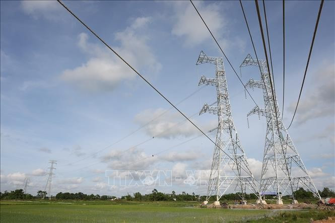 Un tramo de la línea de transmisión de energía 500kV. (Foto: VNA)