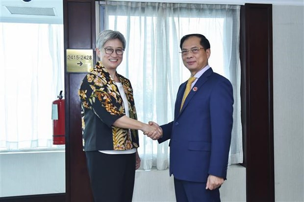 El canciller vietnamita, Bui Thanh Son, con su homólogoa de Australia, Penny Wong (Foto:VNA) El canciller vietnamita, Bui Thanh Son, con su homólogoa de Australia, Penny Wong (Foto:VNA)