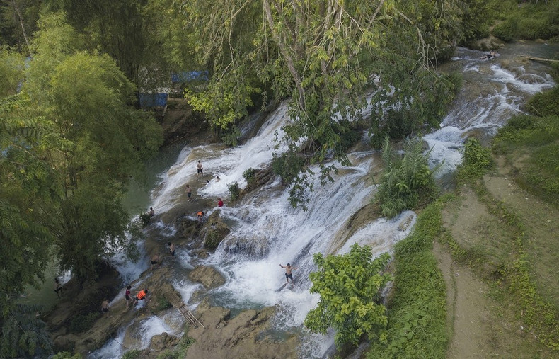 La cascada vista desde arriba. La cascada vista desde arriba.