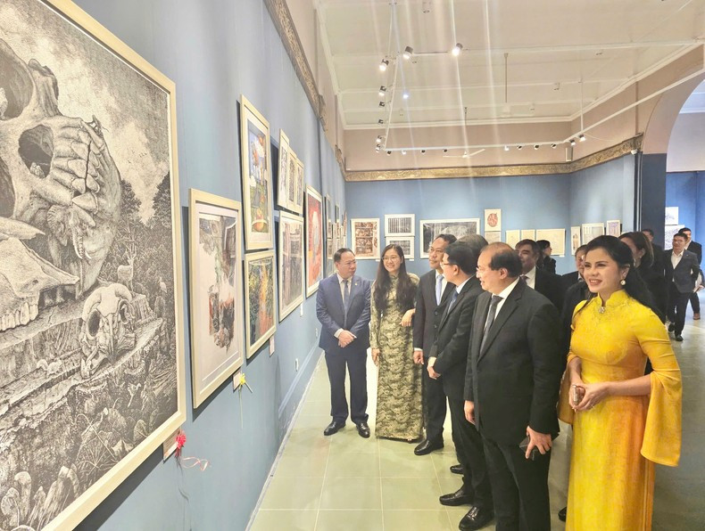 Los delegados visitan el Museo de Hai Phong. Los delegados visitan el Museo de Hai Phong.