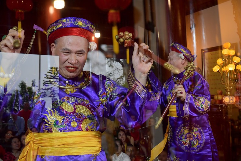 El ritual Hau dong (mediumnidad) en el Templo Kim Nguu.