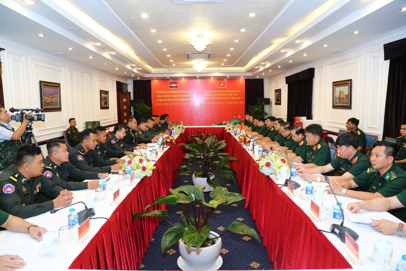 Intercambio de jóvenes líderes militares de Vietnam y Camboya ảnh 1