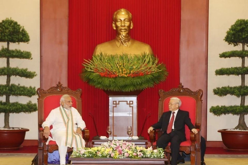 Durante la visita del primer ministro de la República de la India, Narendra Modi, a Vietnam en septiembre de 2016, los líderes de los dos países acordaron elevar las relaciones bilaterales a una asociación estratégica integral. En la foto: el secretario general del Partido Comunista de Vietnam, Nguyen Phu Trong, recibió a Narendra Modi (3 de septiembre de 2016). Durante la visita del primer ministro de la República de la India, Narendra Modi, a Vietnam en septiembre de 2016, los líderes de los dos países acordaron elevar las relaciones bilaterales a una asociación estratégica integral. En la foto: el secretario general del Partido Comunista de Vietnam, Nguyen Phu Trong, recibió a Narendra Modi (3 de septiembre de 2016).