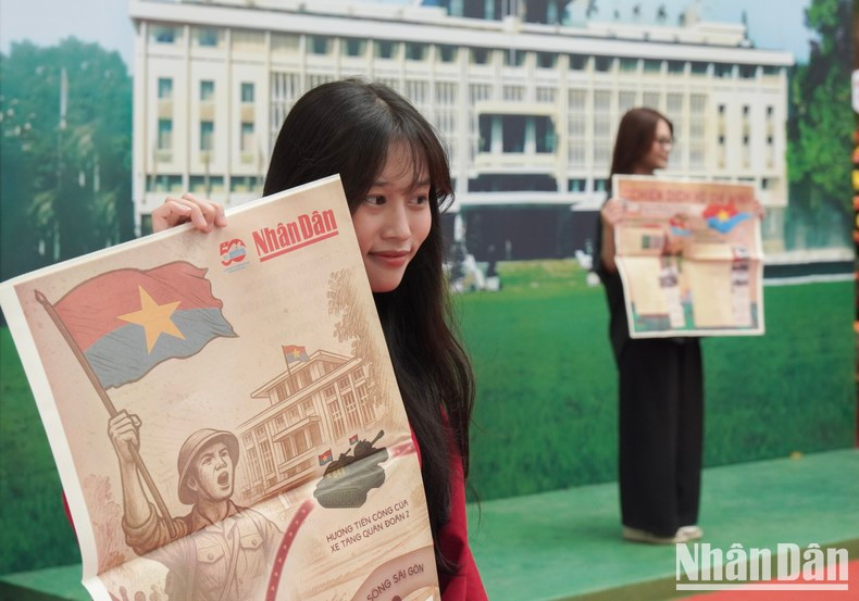 La publicación informativa especial con tecnología QR ofrece una nueva experiencia informativa a los jóvenes. La publicación informativa especial con tecnología QR ofrece una nueva experiencia informativa a los jóvenes.