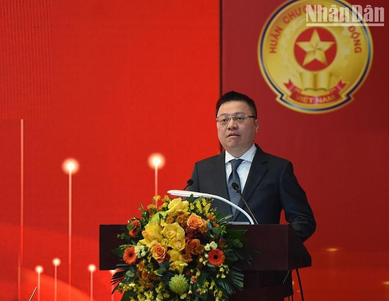 Le Quoc Minh, miembro del Comité Central del Partido Comunista y subjefe de su Comisión de Comunicación y Educación del PCV, redactor jefe del periódico Nhan Dan (Pueblo) y presidente de la Asociación de Periodistas del país, habla en la cita. Le Quoc Minh, miembro del Comité Central del Partido Comunista y subjefe de su Comisión de Comunicación y Educación del PCV, redactor jefe del periódico Nhan Dan (Pueblo) y presidente de la Asociación de Periodistas del país, habla en la cita.