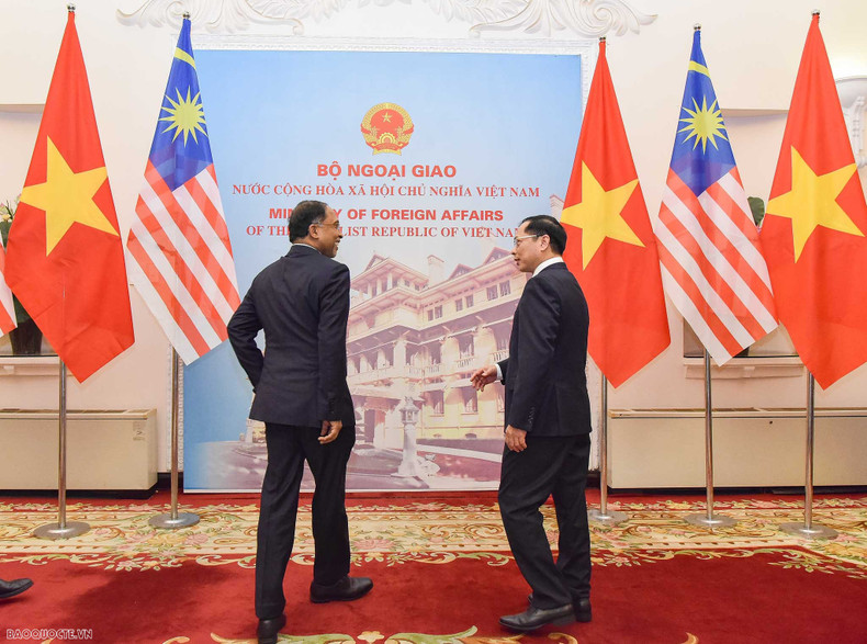 Se trata de la primera visita oficial del diplomático malasio a Vietnam. Se trata de la primera visita oficial del diplomático malasio a Vietnam.