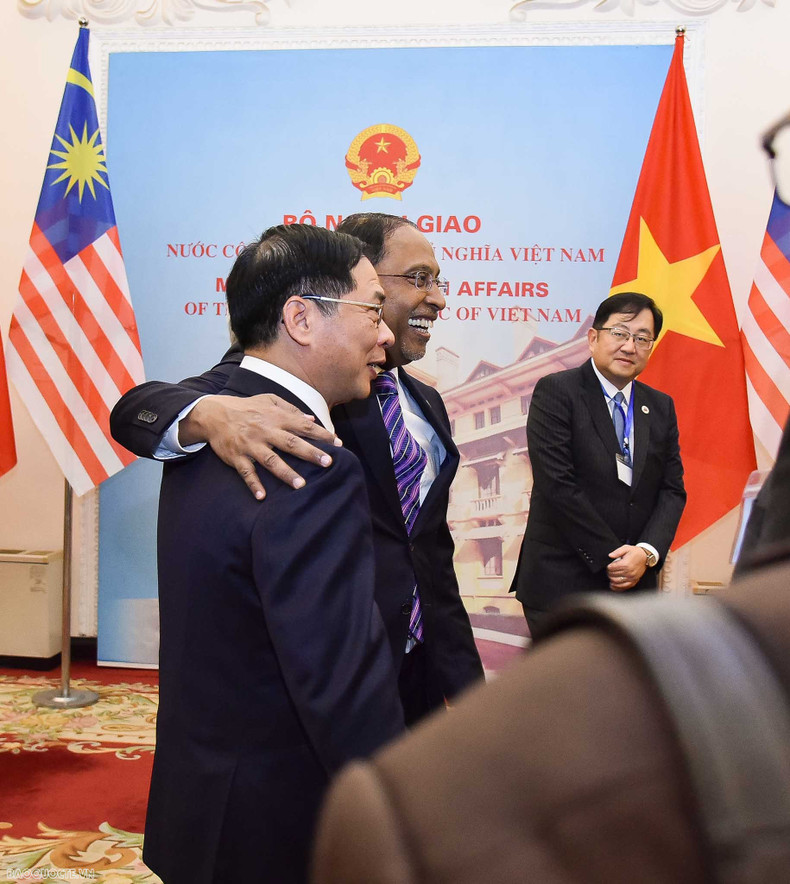 Thanh Son y Zambry Abdul Kadir Thanh Son y Zambry Abdul Kadir