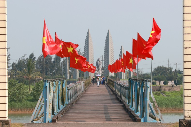 Ambiente animado antes del día de la reunificación nacional. Ambiente animado antes del día de la reunificación nacional.