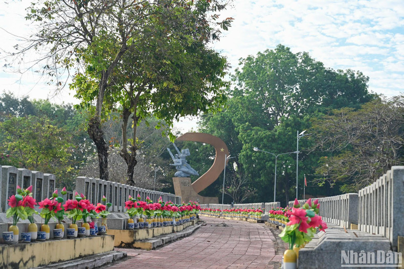 El Cementerio cuenta con una superficie total de 26,7 hectáreas y es lugar de descanso eterno de más de 13 mil mártires.