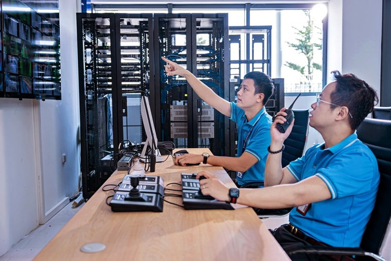 El sistema de generador de respaldo según estándares NFPA 110 nivel 1.