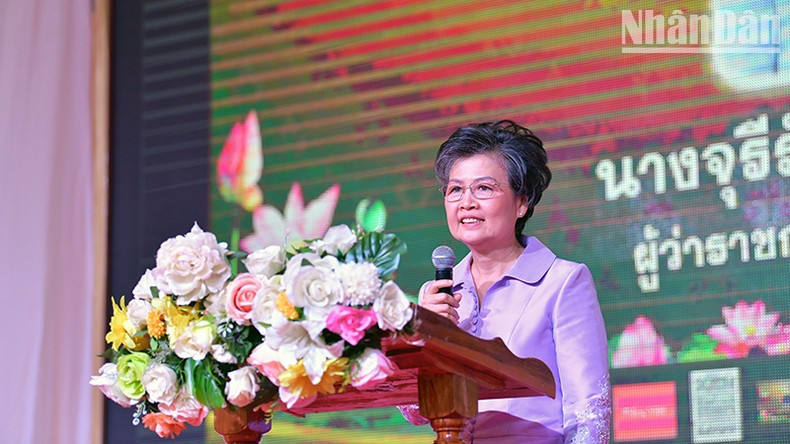 Gobernadora de la provincia tailandesa de Sakon Nakhon, Jureerat Thepart. Gobernadora de la provincia tailandesa de Sakon Nakhon, Jureerat Thepart.