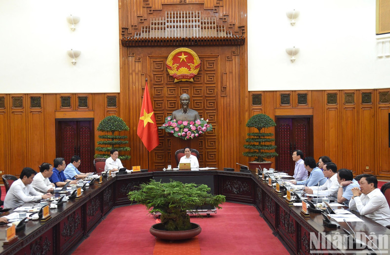 Minh Chinh preside la reunión con ministerios y sectores para eliminar las dificultades y promover el desarrollo de viviendas sociales. Minh Chinh preside la reunión con ministerios y sectores para eliminar las dificultades y promover el desarrollo de viviendas sociales.