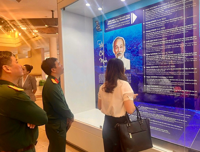 Inauguran en Hanói exposición sobre Presidente Ho Chi Minh en China ảnh 4