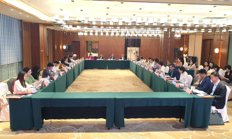 Una sesión de debate en el marco del Foro. Una sesión de debate en el marco del Foro.