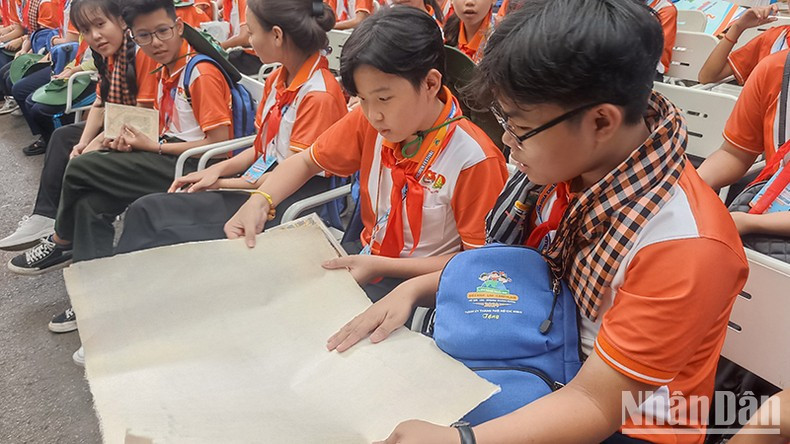 Los estudiantes aprenden sobre el papel do. Los estudiantes aprenden sobre el papel do.