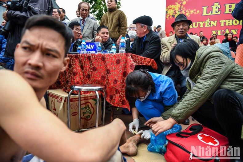 El equipo médico siempre está listo para atender a los jugadores. El equipo médico siempre está listo para atender a los jugadores.