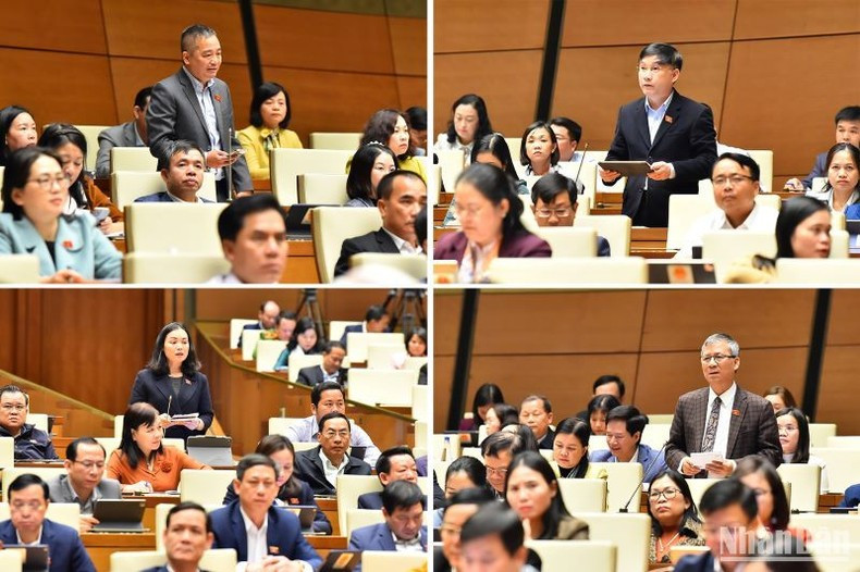 Los deputados en el acto. Los deputados en el acto.