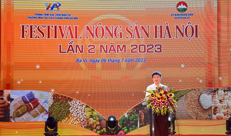 El subdirector del Centro de Promoción de Inversión, Comercio y Turismo de Hanói, Bui Duy Quang, habla en la ceremonia de apertura. El subdirector del Centro de Promoción de Inversión, Comercio y Turismo de Hanói, Bui Duy Quang, habla en la ceremonia de apertura.