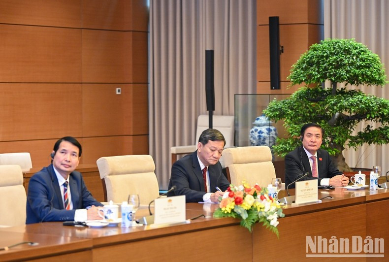 Los delegados vietnamitas en el acto.