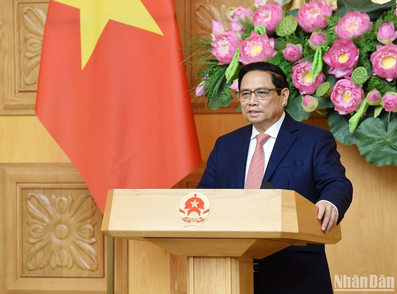 Minh Chinh asigna tareas a los jefes de las misiones representativas vietnamitas en el exterior.