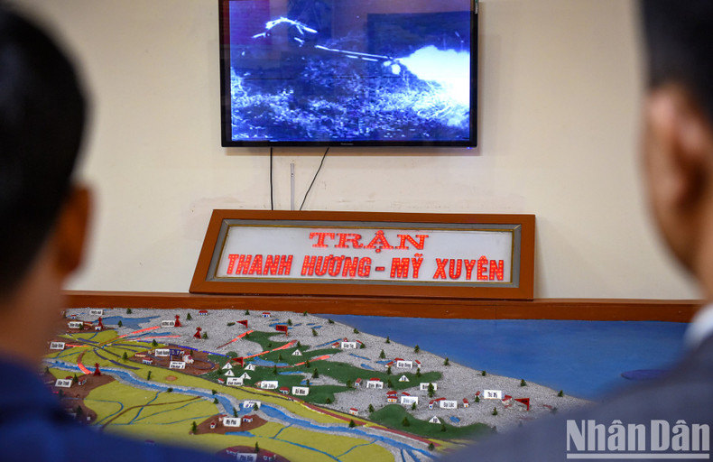 Thanh Huong - My Xuyen fue una famosa batalla librada por la 325 División contra los colonialistas franceses el 3 de noviembre de 1951, que ahora se ha convertido en el día tradicional de la División.