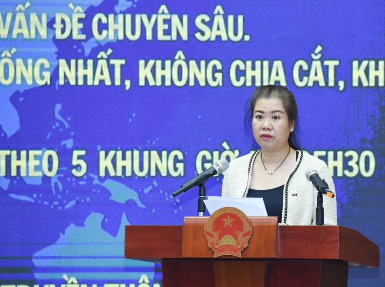 Un representante del Departamento de Noticias de la Televisión de Vietnam, expresa su opinión. Un representante del Departamento de Noticias de la Televisión de Vietnam, expresa su opinión.