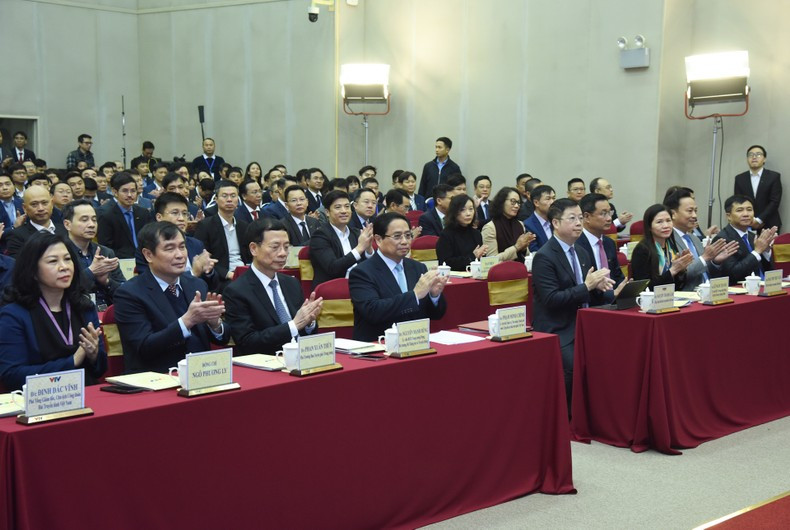 El primer ministro de Vietnam, Pham Minh Chinh, y los delegados en la cita. El primer ministro de Vietnam, Pham Minh Chinh, y los delegados en la cita.