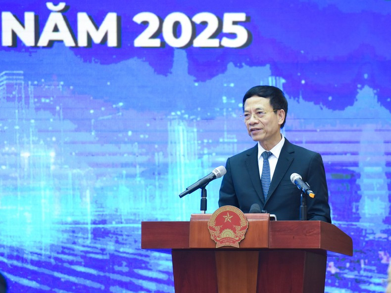 El ministro de Información y Comunicación, Nguyen Manh Hung, interviene en el acto. El ministro de Información y Comunicación, Nguyen Manh Hung, interviene en el acto.