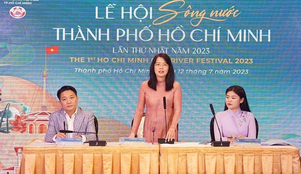 El Servicio de Turismo de Ciudad Ho Chi Minh presidió una rueda de prensa sobre el Festival fluvial municipal (Foto: hcmcpv.org.vn)