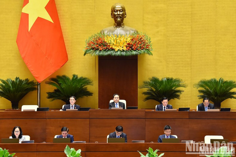 El titular de la Asamblea Nacional, Tran Thanh Man, y los vicepresidentes. El titular de la Asamblea Nacional, Tran Thanh Man, y los vicepresidentes.