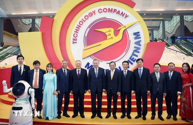 El secretario general del Partido Comunista de Vietnam, To Lam, y los delegados en la cita. (Foto: Thong Nhat/VNA) El secretario general del Partido Comunista de Vietnam, To Lam, y los delegados en la cita. (Foto: Thong Nhat/VNA)