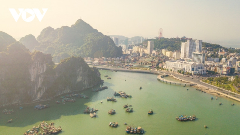 Las autoridades planean construir un grupo de reliquias de la montaña Bai Tho para convertirla en un centro turístico de la región oriental de la ciudad, teniendo como principales atractivos la historia, la cultura y la espiritualidad.